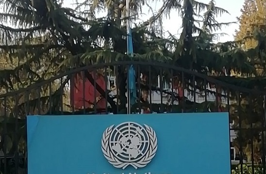 北京联合国大楼下半旗：向逝去的生命表示哀悼