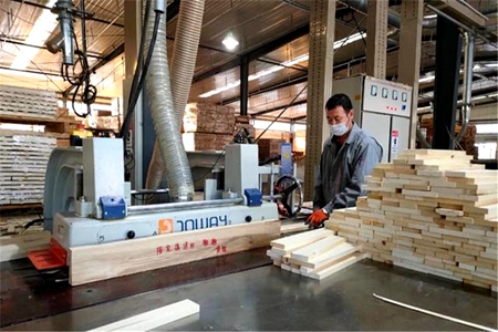 绥芬河城投公司实施减负政策 扶持中小企业个体工商户发展