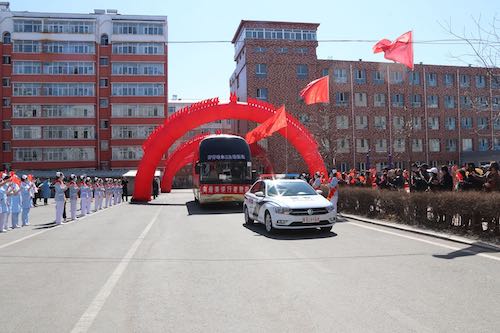 别时风雪 归来春风 克山县以最高礼遇迎接援鄂医疗队员凯旋