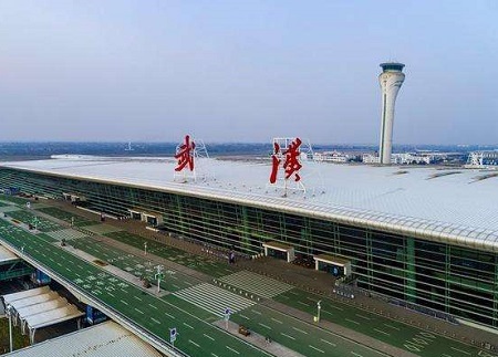 此时此刻，武汉的上空编织了一张“网”