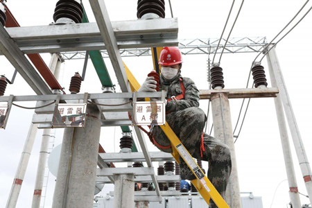 国网鹤电公司：给围绕“春夏秋冬”服务的电网“健康体检”