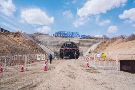 辽宁朝凌高铁首座隧道复工复产后成功贯通