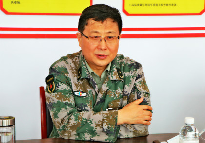 河南省军区司令员陈兆明赴卫辉市韩窑村督战脱贫攻坚工作