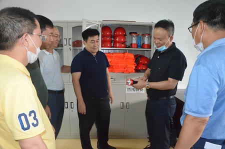 海南农垦集团党委委员、总会计师彭富庆到荣光农场公司督导工作