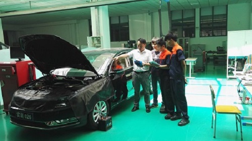 海南科技职业大学王月雷荣获“南海工匠”称号