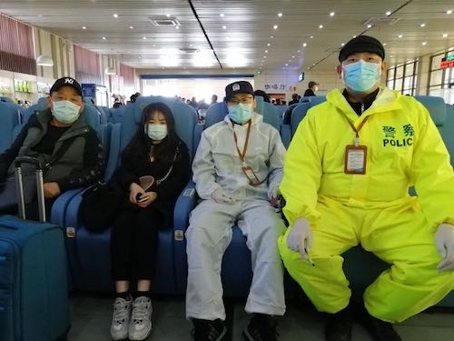 回家路上的&ldquo;摆渡人&rdquo; &mdash;&mdash;铁锋公安分局转运境外和重点疫区来齐人员侧记