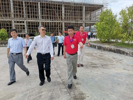 海南省副省长刘平治一行到母山咖啡基地调研