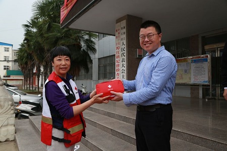 驻村书记吴元周情系家乡携手蒲公英博爱基金复学传爱