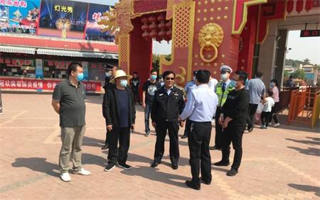 河南新乡：辉县市交警队员用坚守来诠释劳动最光荣