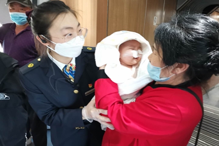 疫情下的“五一”小长假 不寻常的出行路