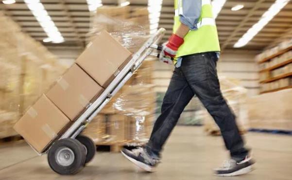 快递公司一个接一个宣布调价 以后要多掏腰包了？