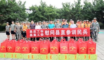 广西柳州柳城县总工会给参训民兵送清凉