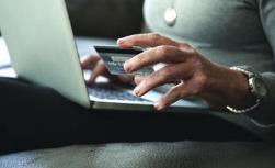 中老年人也爱上了网购 深度“触网”或超年轻人