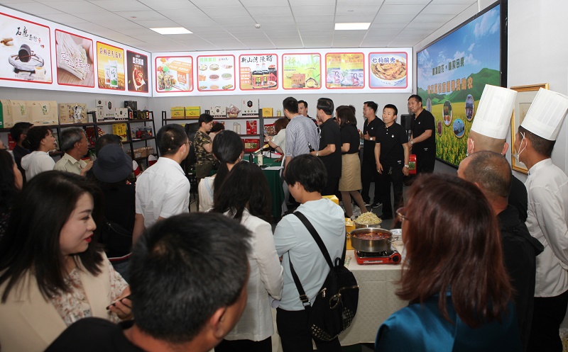 产业支撑  致富&ldquo;大梁&rdquo;&mdash;&mdash;离石区产业发展助力脱贫攻坚综述