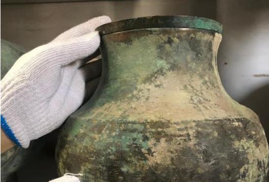 黄河边发现大型古墓群 出土文物2000余件