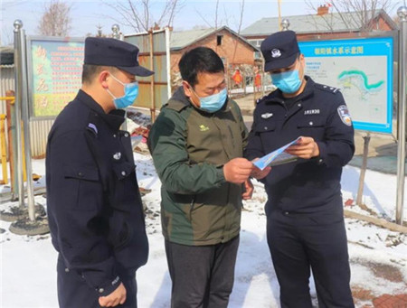 嘉荫县公安局：&ldquo;小窗口&rdquo;搭建服务&ldquo;大舞台&rdquo;