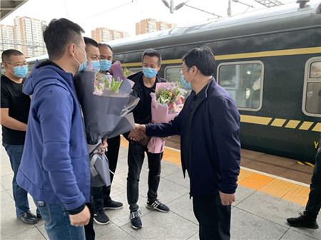 齐齐哈尔市铁锋公安分局迎接“5·02”跨省系列电信诈骗专案组凯旋