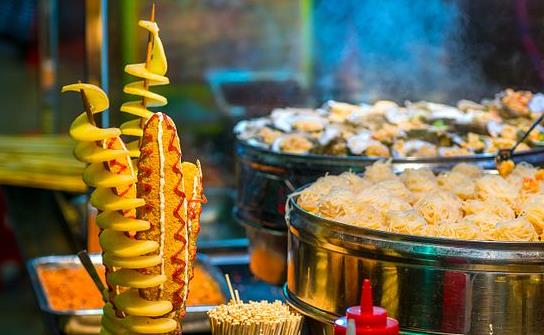 多地松绑“地摊经济”化解就业危机