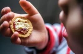 儿童零食市场乱象多 首个儿童零食标准正式实施