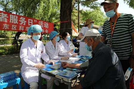 沈阳市大东区举行读科普书、创文明城、科技志愿者活动