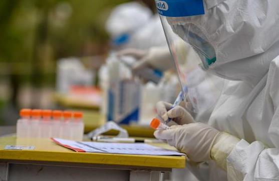 北京全面严格落实二级防控措施 全市日均采样约40万人