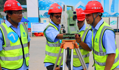 广西北投集团大浦高速项目举行“匠心▪工会工作站”揭牌仪式