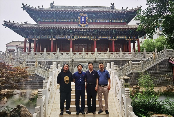 香港法治报总编辑王龙飞考察河北美术学院雕塑院