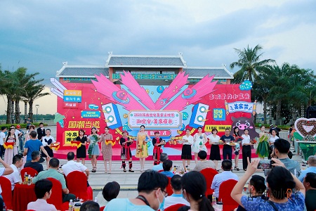 海南定安美食文化街开街 上千市民“打卡”