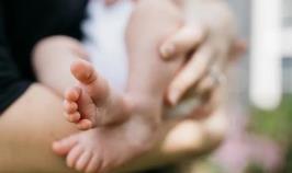 多地出台政策鼓励生育：发放保教费、落实陪产假等