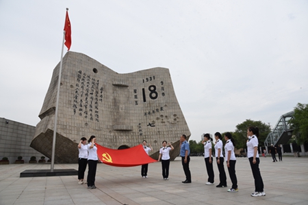 大连客运段多种活动喜迎七一