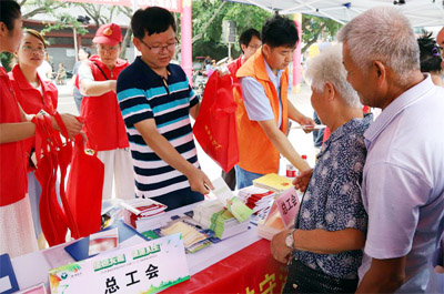 广西柳城县总工会开展&ldquo;绿色无毒 健康人生&rdquo;宣传活动