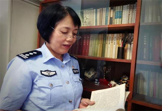 由白袍到蓝衣，初心不改保平安&mdash;&mdash;记哈尔滨市公安局抗击疫情优秀共产党员闫秀娟