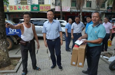 海垦集团党委委员、总会计师彭富庆率队深入荣光农场公司开展“七·一”走访慰问农垦创业功勋人物