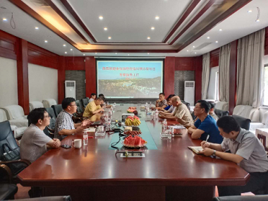 湖北省文化产业商会组织专家团考察风情赤壁军旅小镇