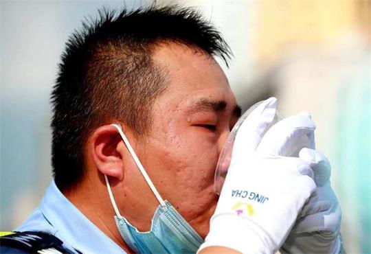 冰城交警遇&ldquo;火&rdquo;奋战  &ldquo;汗&rdquo;卫城市交通