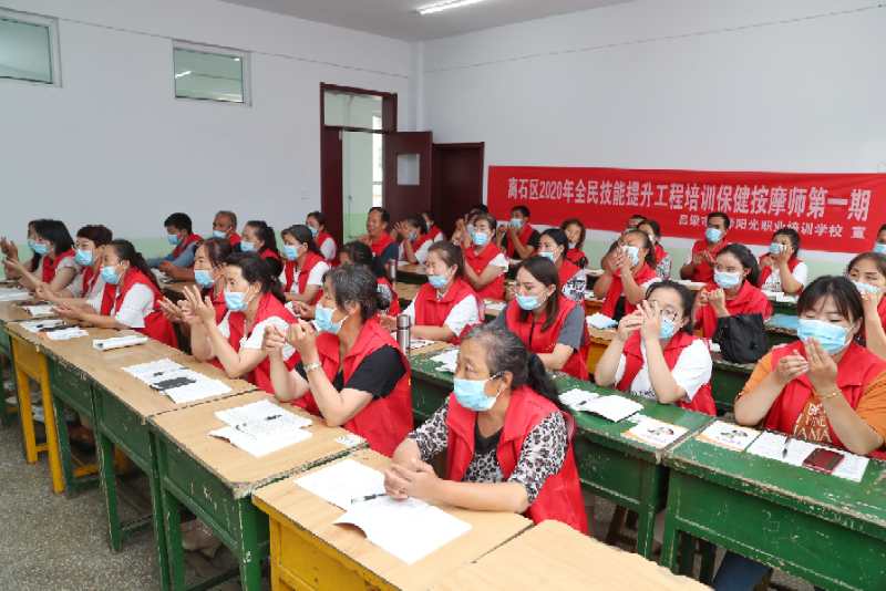 离石区西属巴街道：百余&ldquo;农民工&rdquo;变身&ldquo;技术工&rdquo;