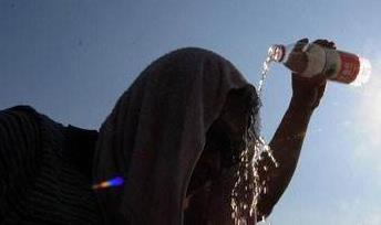 北京目前局地气温已超40℃，市民出行需谨慎