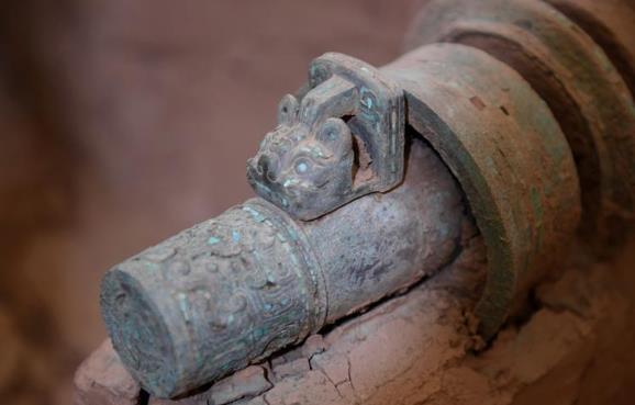 陕西保护复原2800年前西周青铜轮牙马车