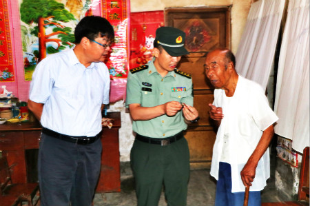 卫辉市走访慰问军队离退休老同志和烈属