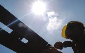 湖北多地拉响高温橙色预警 局地将达40℃以上