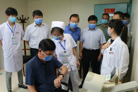 卫辉市四大班子领导检查指导征兵体检工作