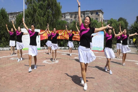 沈阳大东区文官街道举办创城文艺演出活动