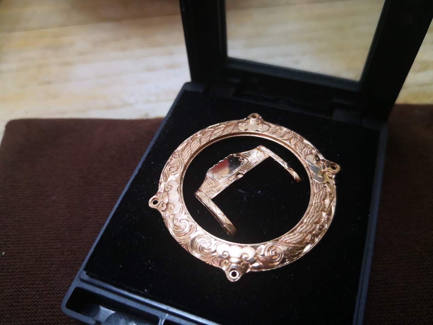 熊氏珐琅 第二枚金表壳雕刻完活儿 待组装之先睹为快