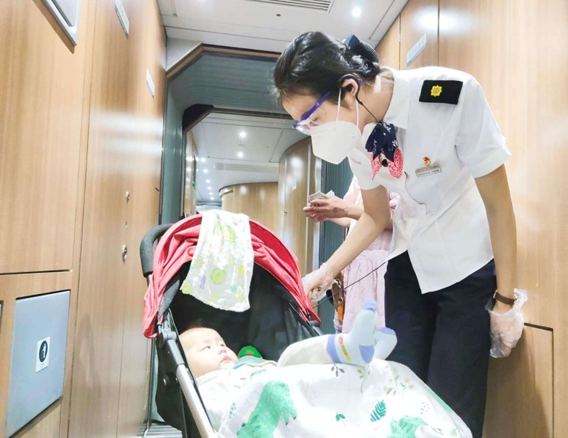 空姐为动姐的服务点赞