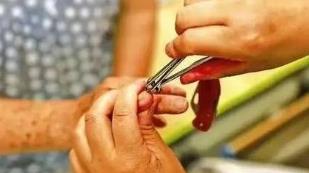 流动性大留不住人 养老护理员队伍急盼“输血”