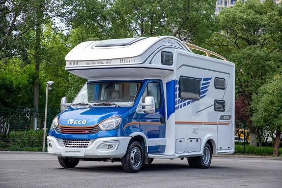 华云房车携两款车型，亮相北京房车露营展览会