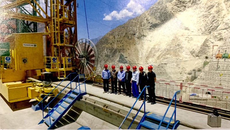 青山不墨千秋画 碧水无弦万古琴