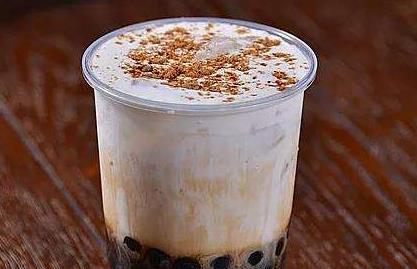 秋后的第一杯奶茶体现消费主体习惯的线上化