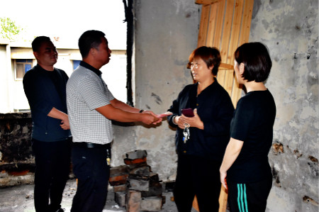 火灾无情人有情 真情慰问暖人心
