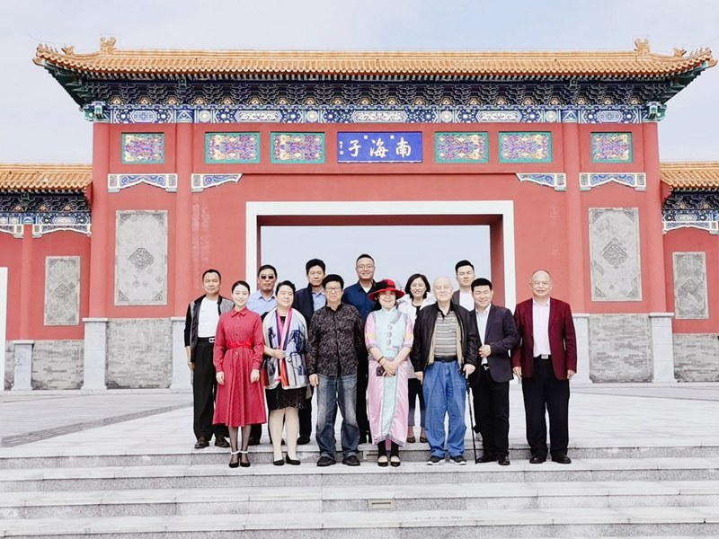 江河山川同一月 国庆家圆共一天